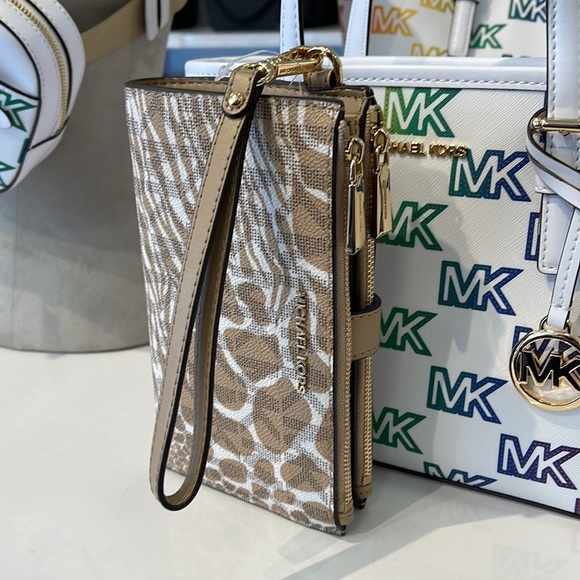 MICHAEL KORS LARGE DOUBLE ZIP WRISTLET WALLET PHONE CASE CLUTCH 
Camel Multi - Picture 5 of 16